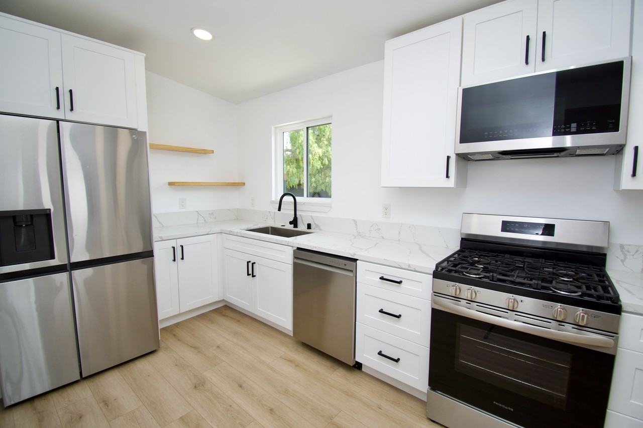 820 Iris Ave #1 - Photo 5 of 15
