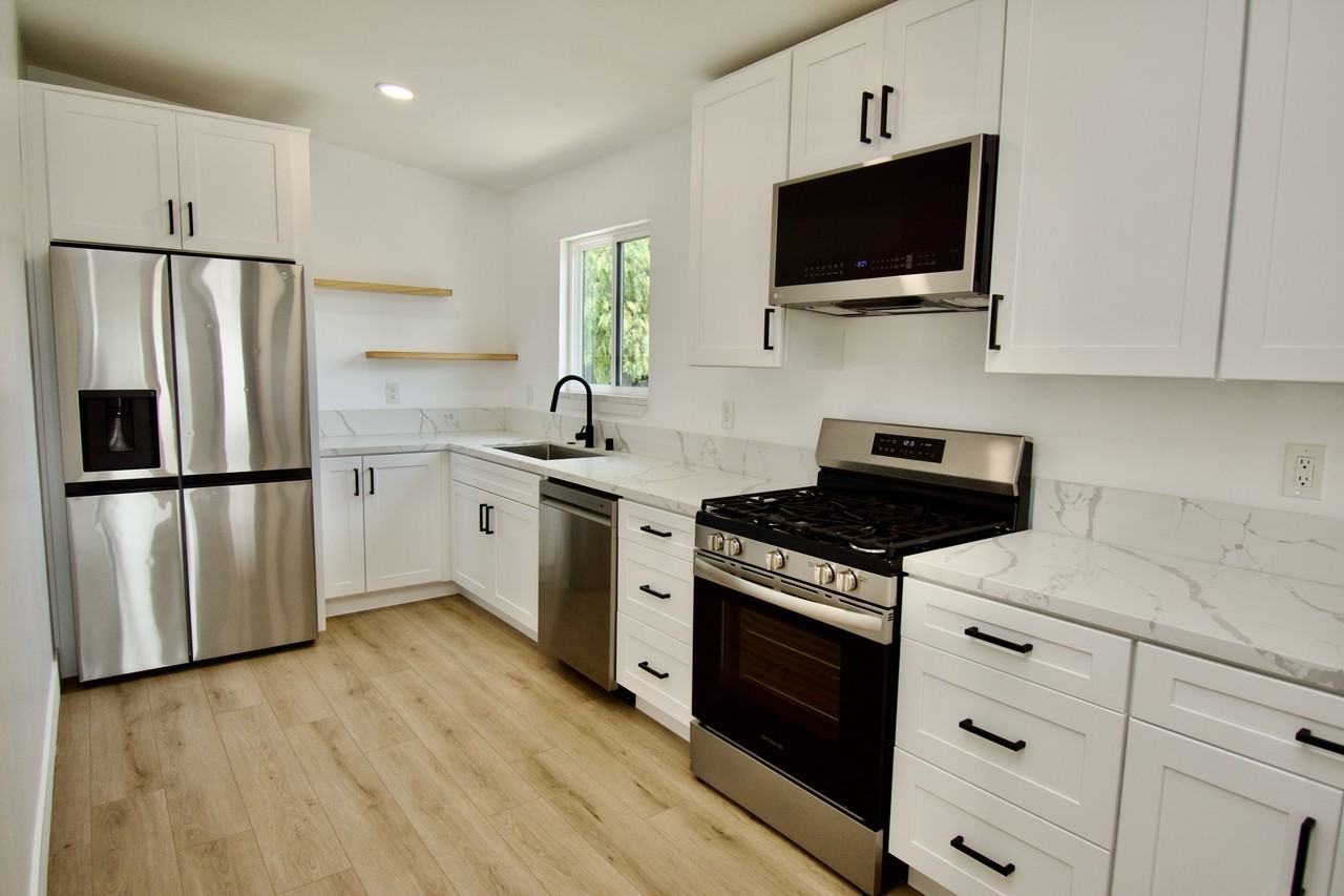 820 Iris Ave #1 - Photo 6 of 15