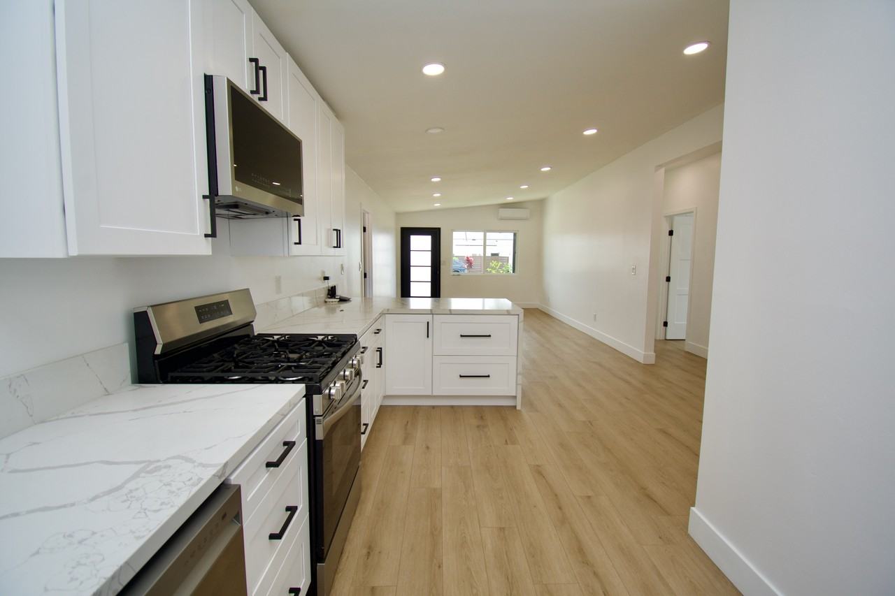 820 Iris Ave #1 - Photo 7 of 15