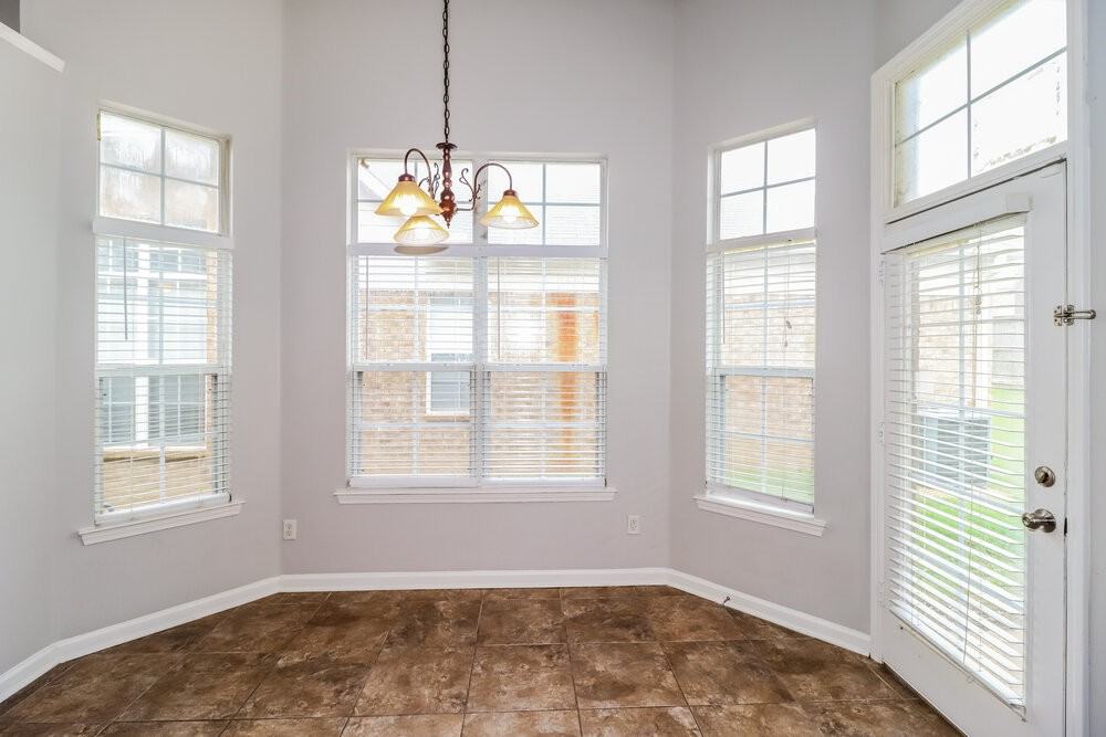 7575 Glen Creek Ln - Photo 6 of 16