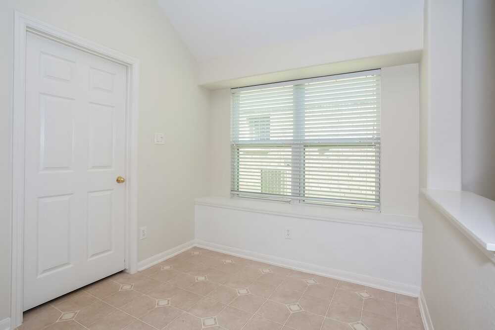 12534 Blinnwood Ln - Photo 5 of 17