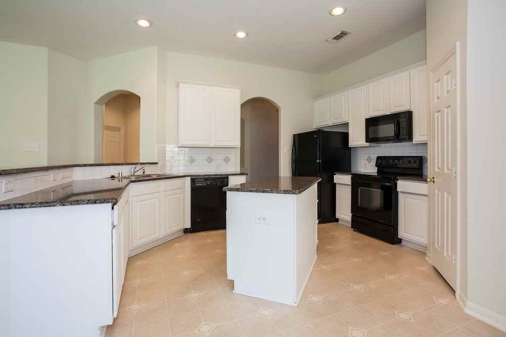 12534 Blinnwood Ln - Photo 6 of 17