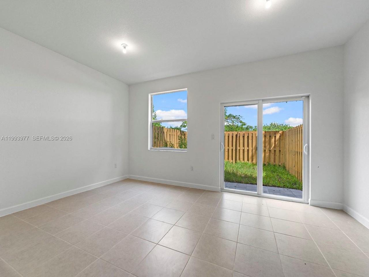 1533 Southeast 27th Road - Photo 5 of 6