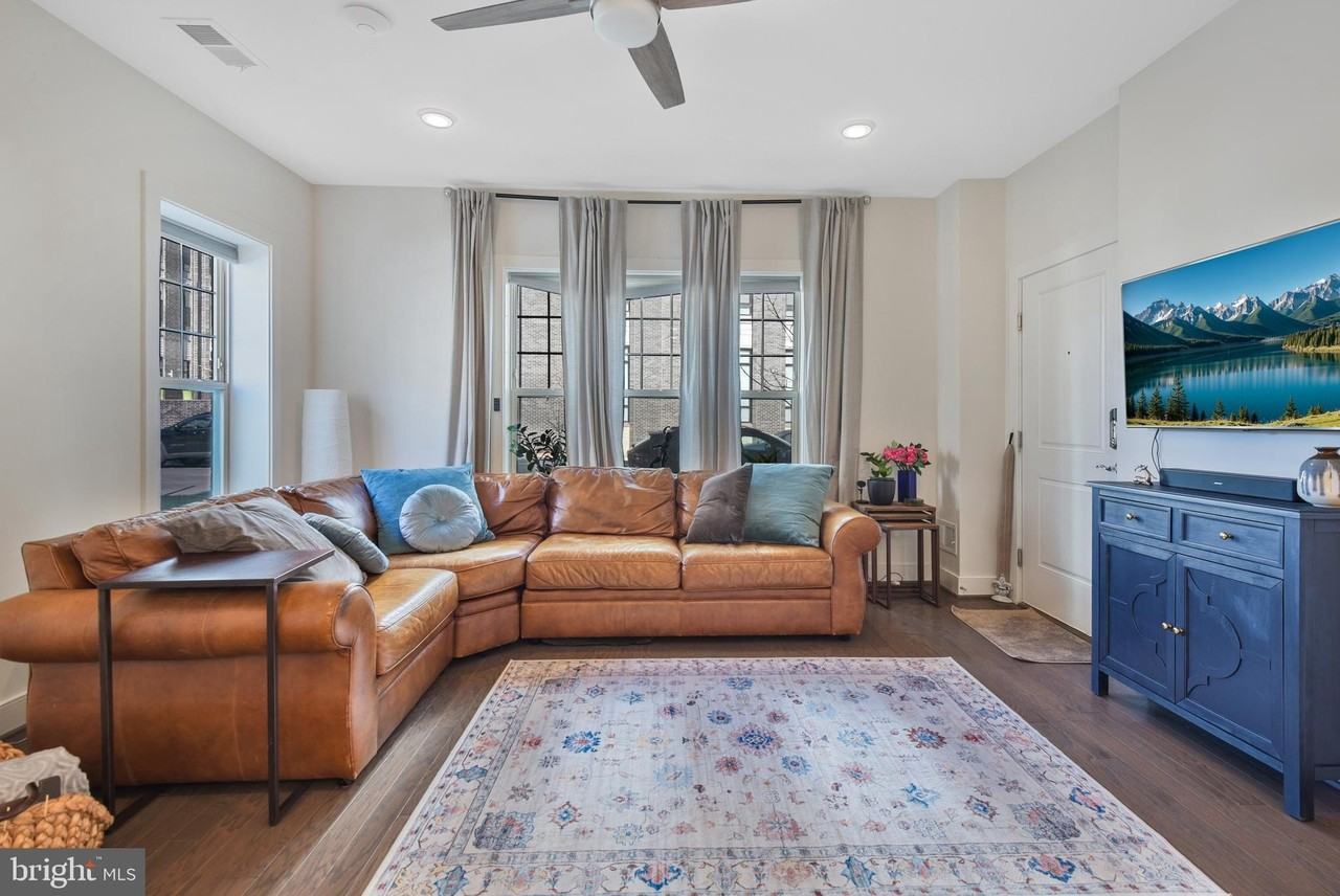 813 Rockwell Ave #813 - Photo 5 of 30