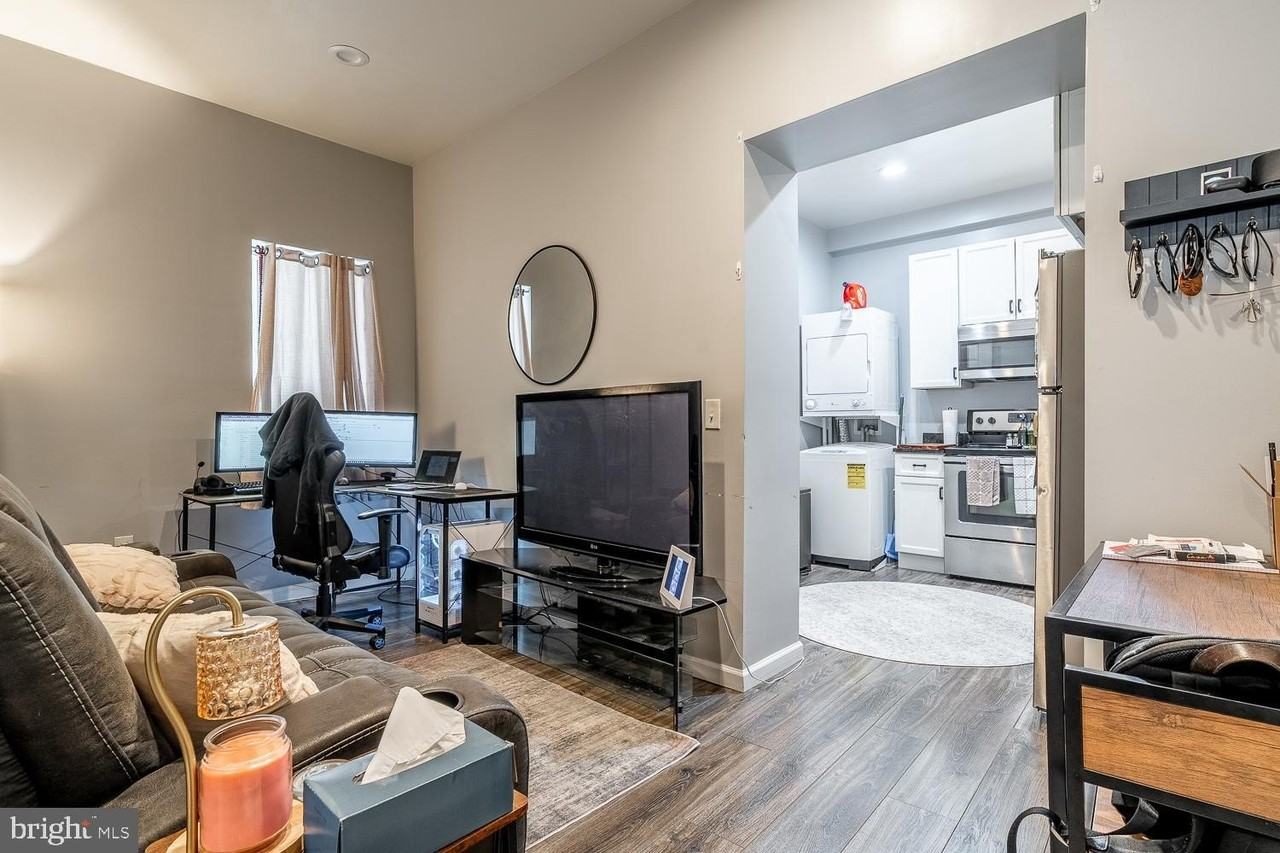 116 S Fellowship Rd - Photo 3 of 15