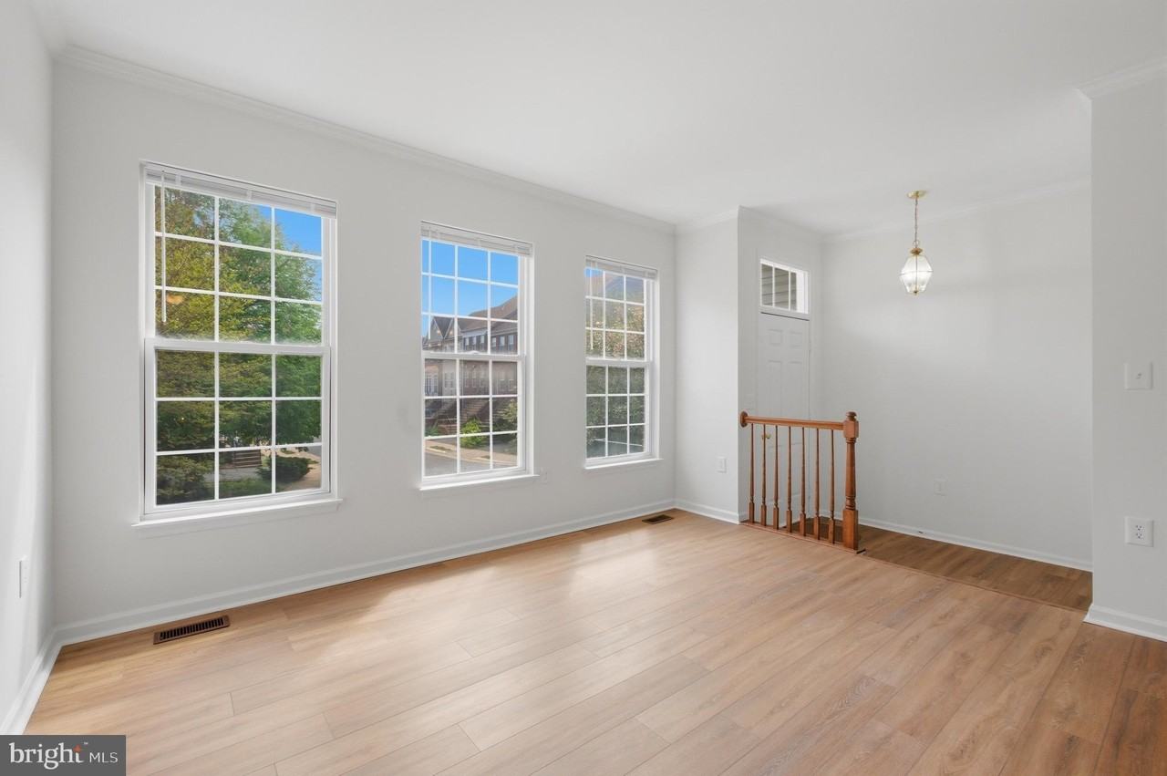 14666 Seasons Dr - Photo 3 of 31