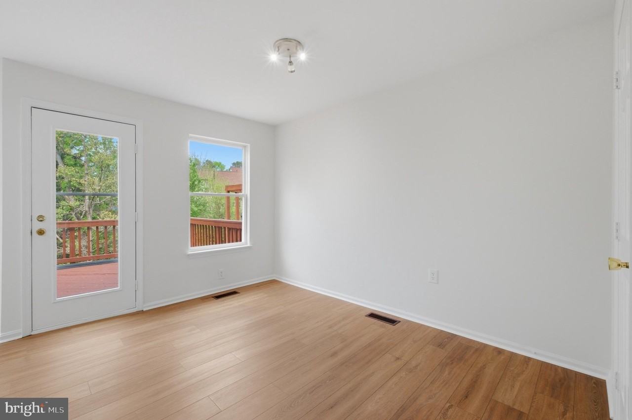 14666 Seasons Dr - Photo 5 of 31