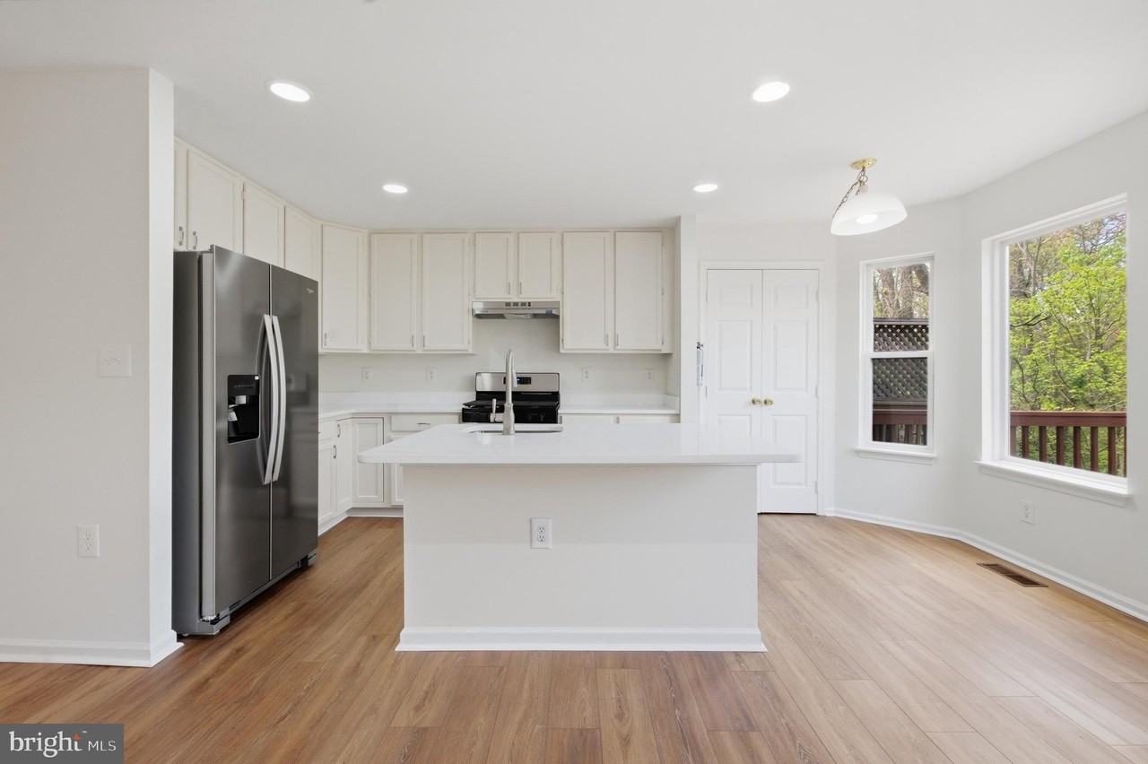 14666 Seasons Dr - Photo 6 of 31