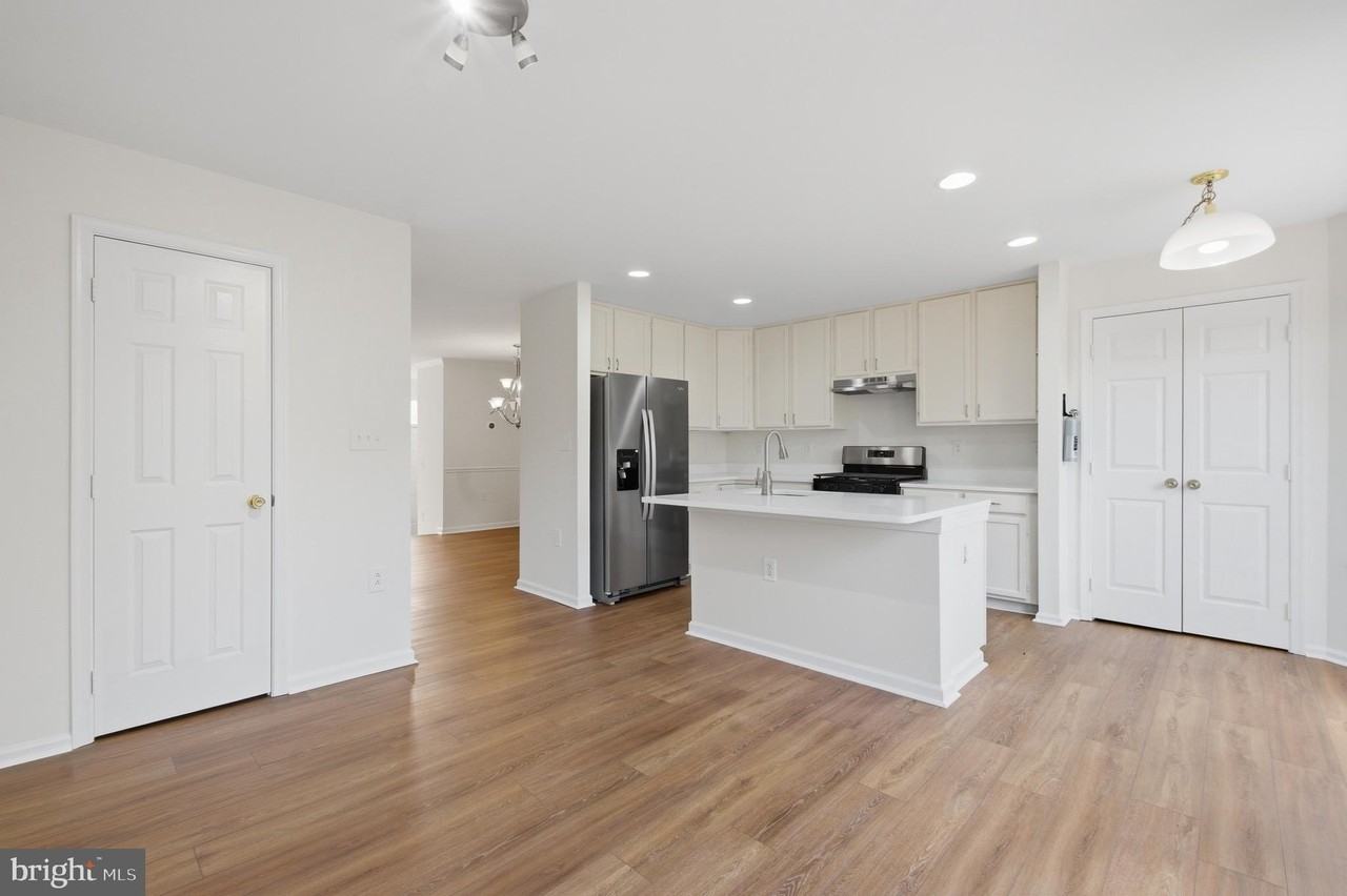 14666 Seasons Dr - Photo 7 of 31