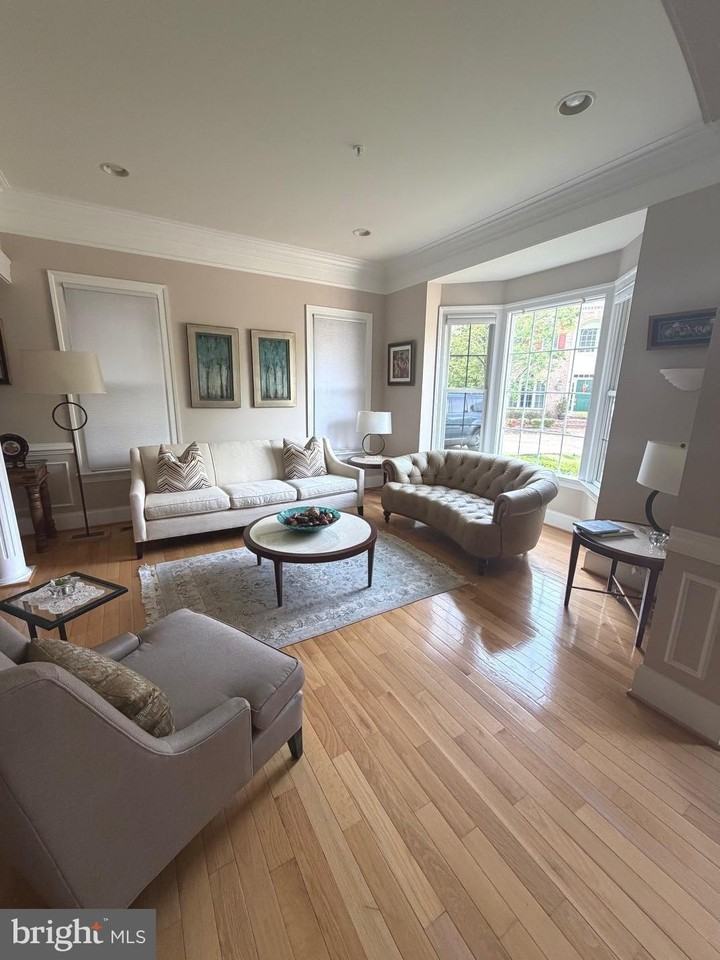 8402 Tysons Trace Ct - Photo 7 of 37