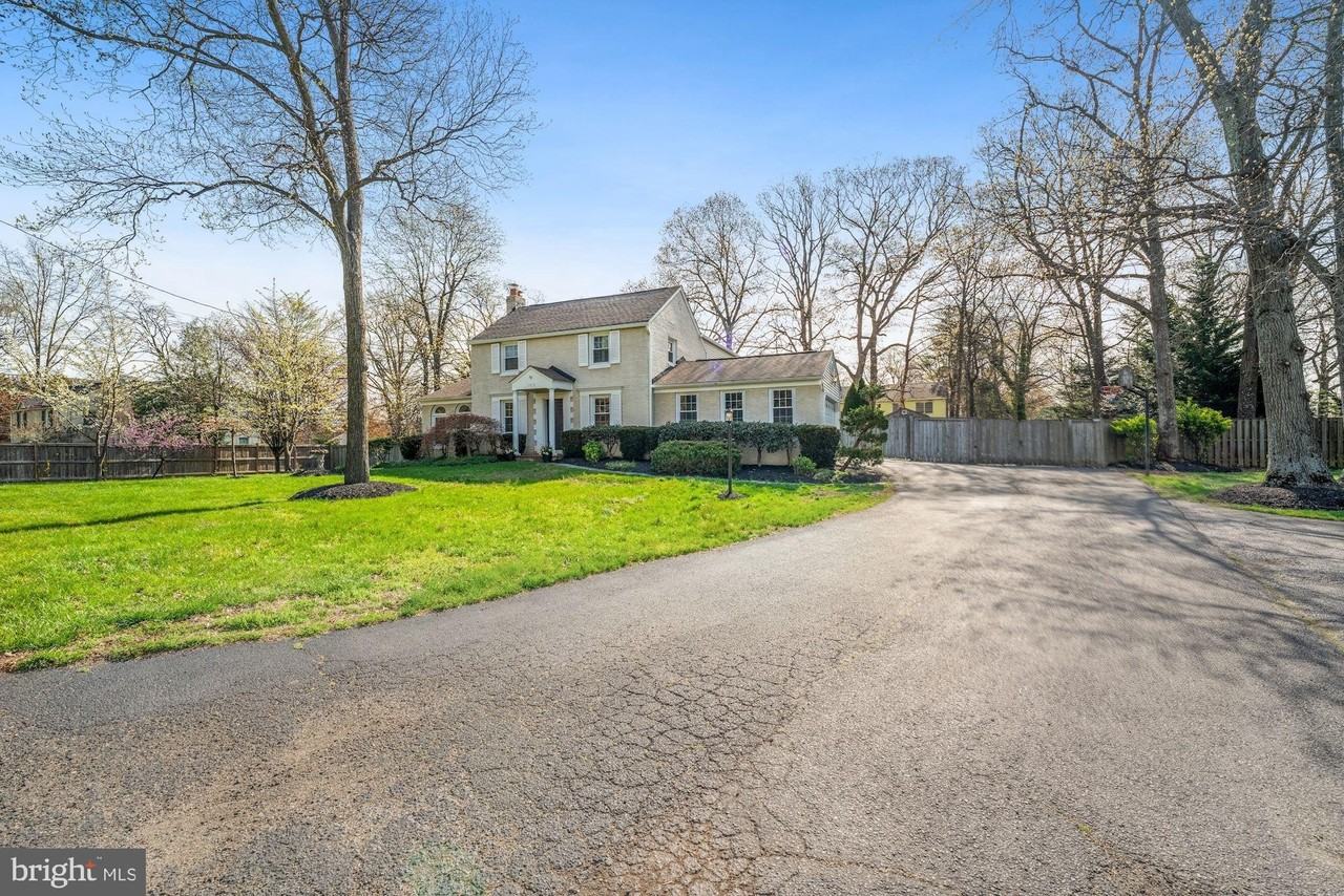 1913 Woodford Rd - Photo 2 of 44