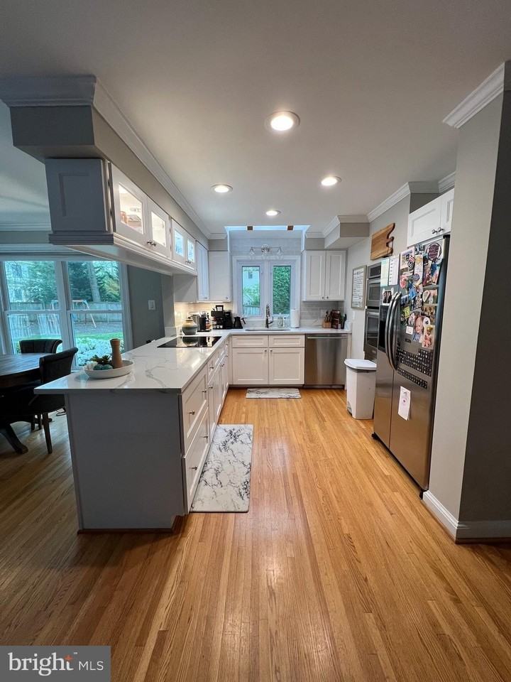 1913 Woodford Rd - Photo 4 of 44