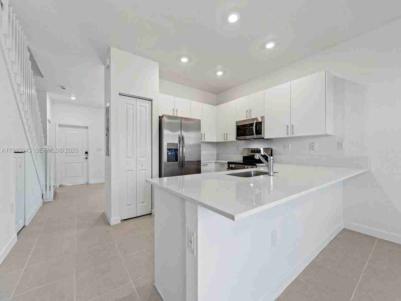 1541 Southeast 27th Road - Photo 5 of 6