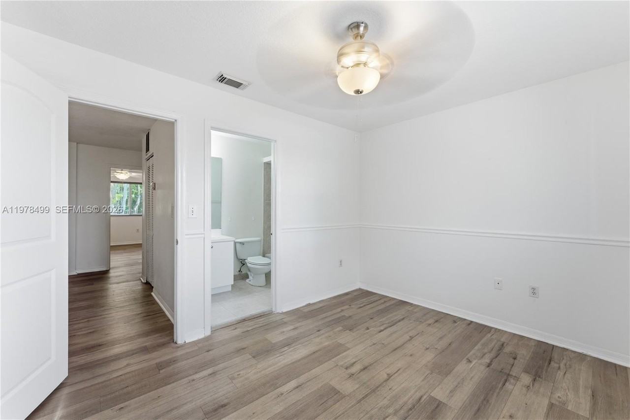 15720 Southwest 92nd Avenue #5A - Photo 2 of 35