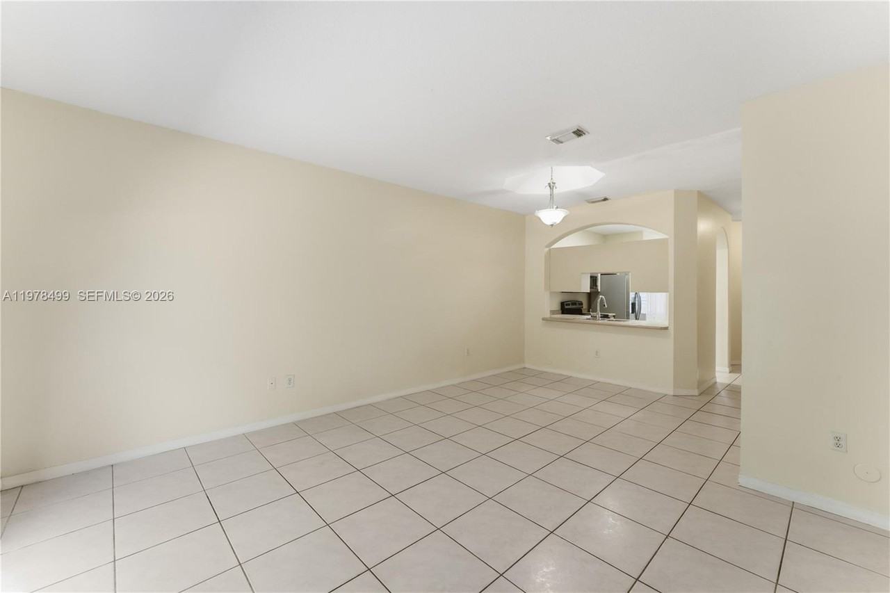 15720 Southwest 92nd Avenue #5A - Photo 6 of 35