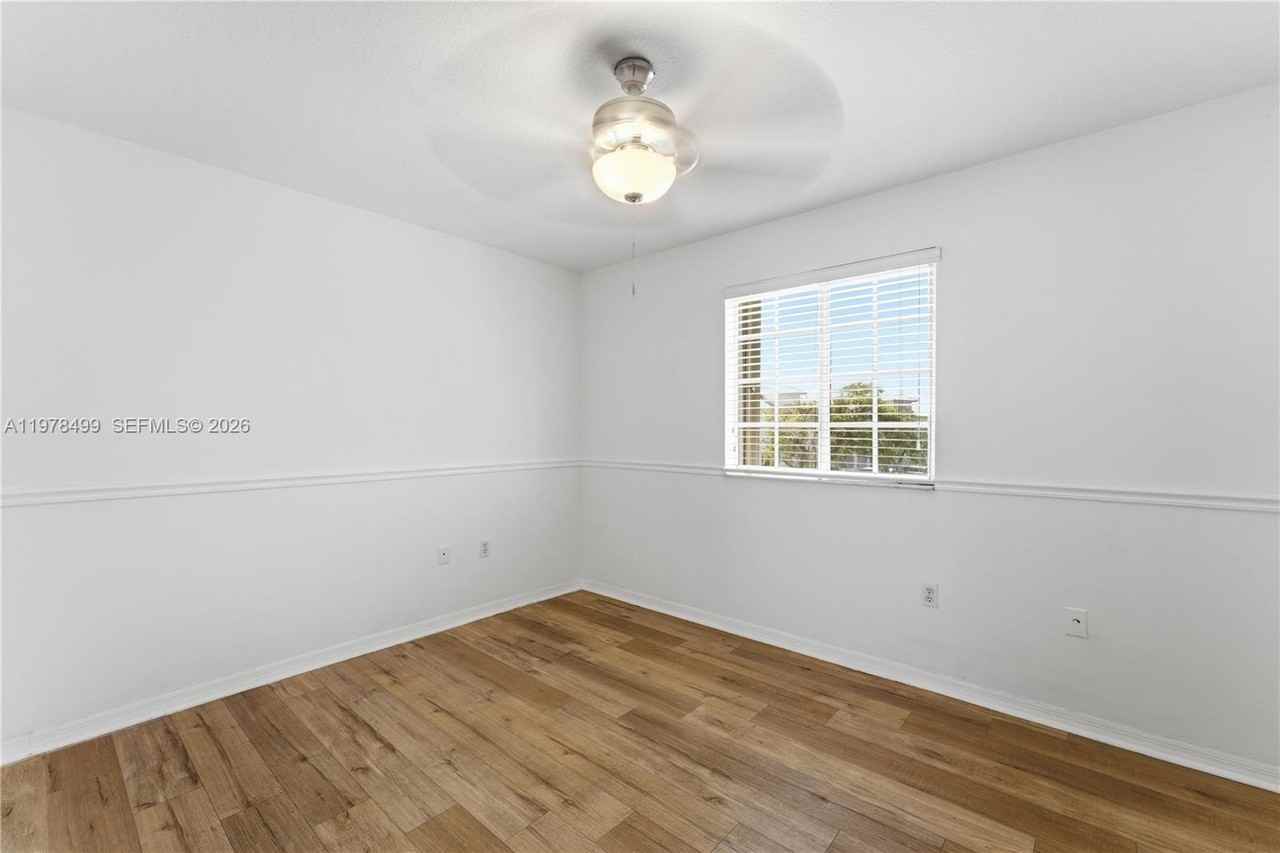 15720 Southwest 92nd Avenue #5A - Photo 7 of 35