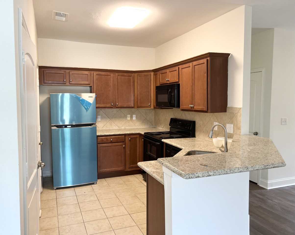 43225 Creek Circle - 1 - 1Unit 601 #1 - Photo 4 of 20