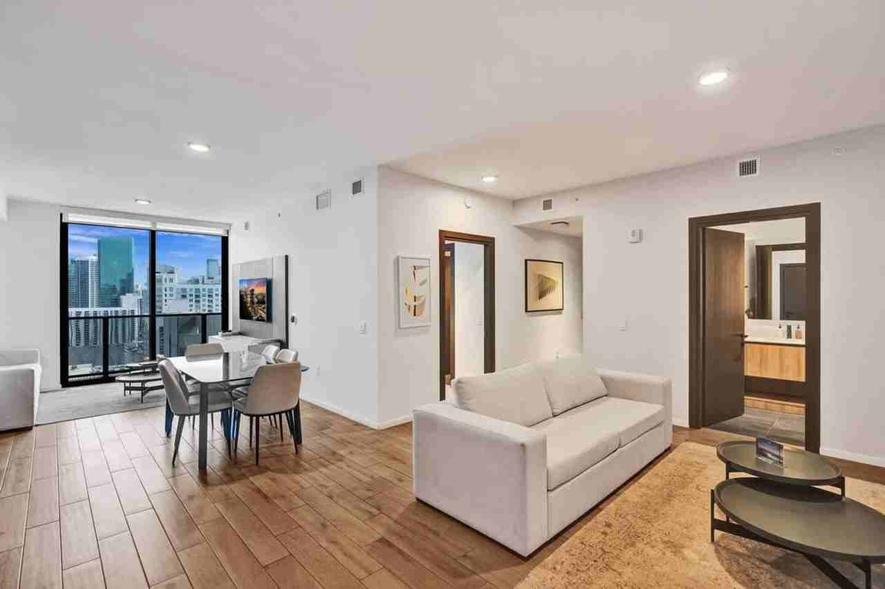 398 Northeast 5th Street - Photo 3 of 37