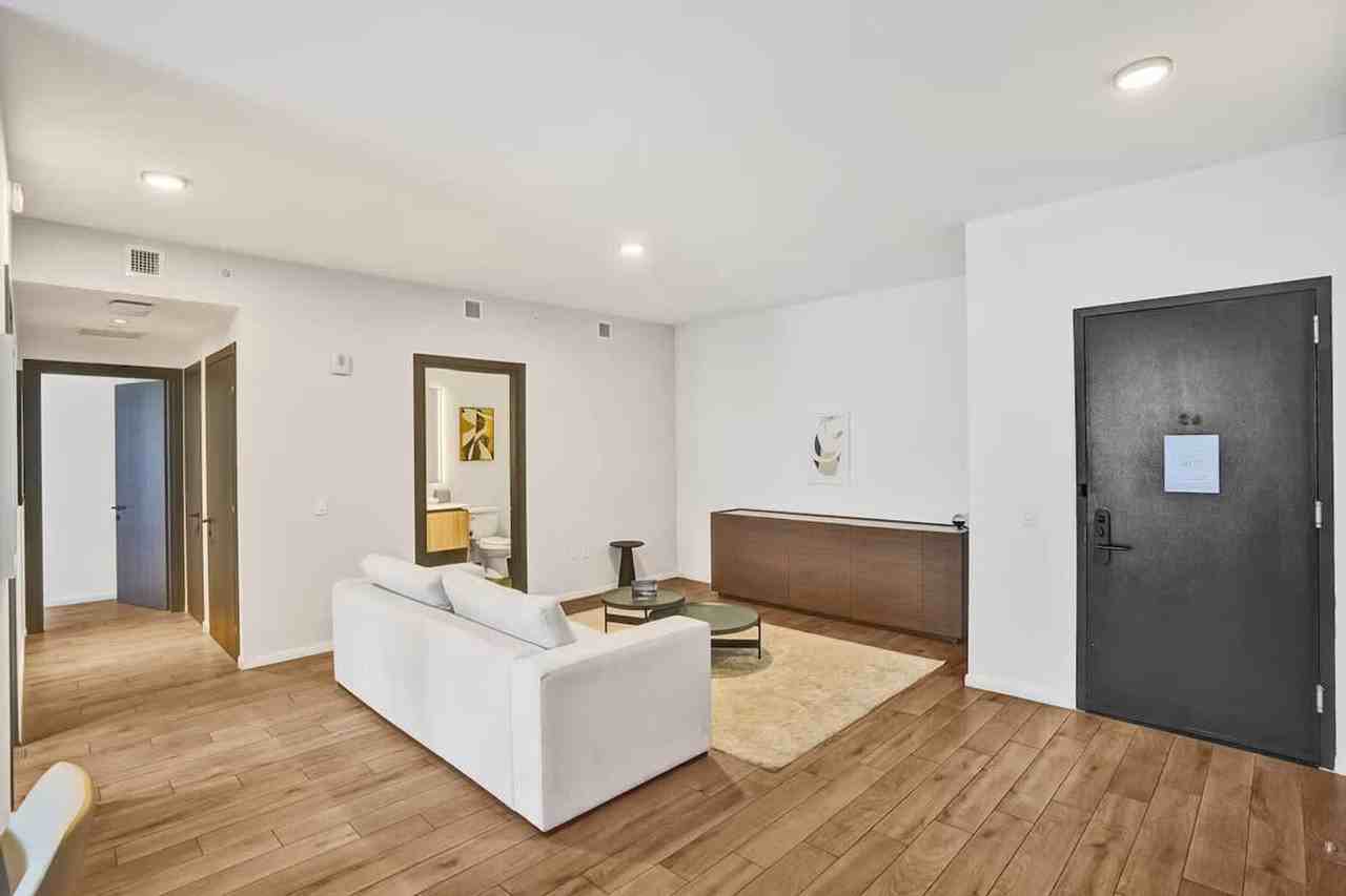 398 Northeast 5th Street - Photo 7 of 37