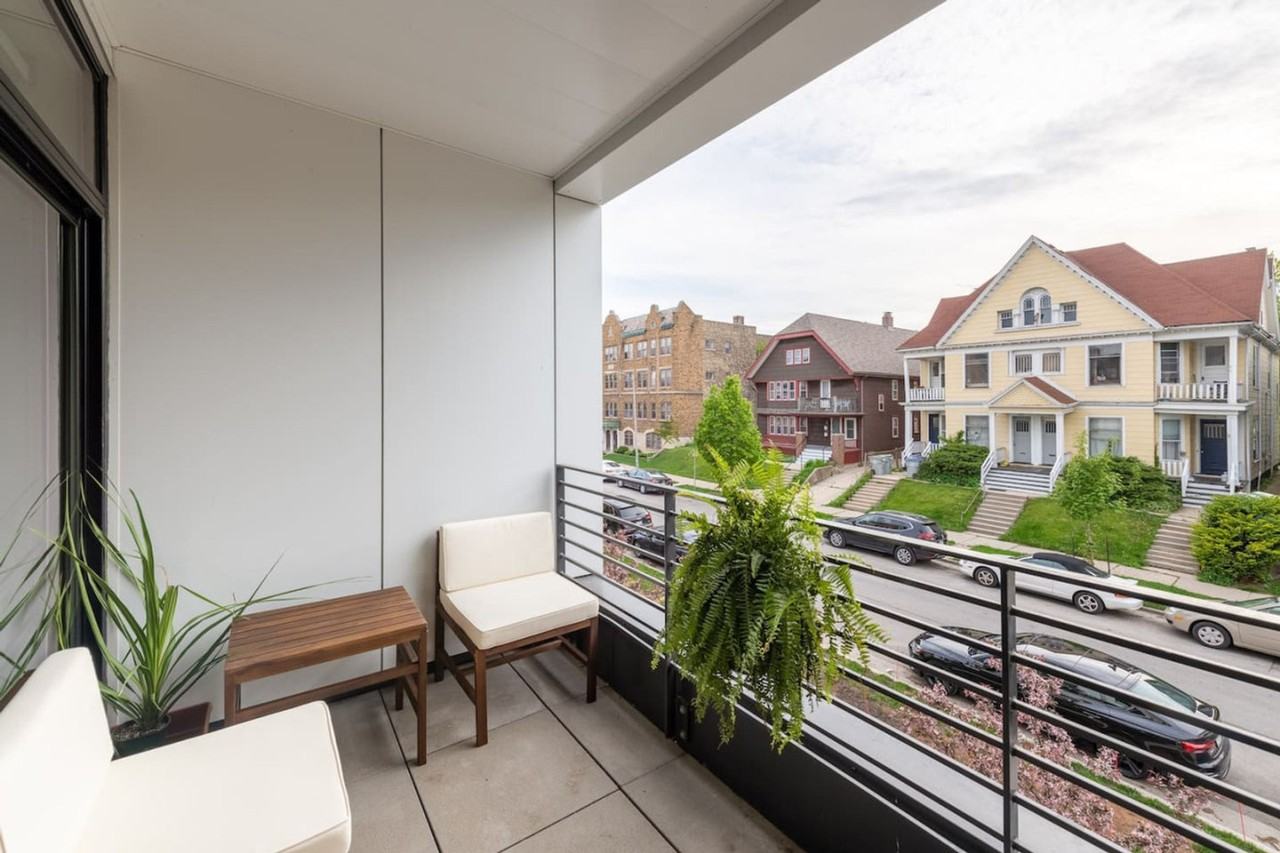 1632 N Franklin Pl #1379003P - Photo 2 of 13