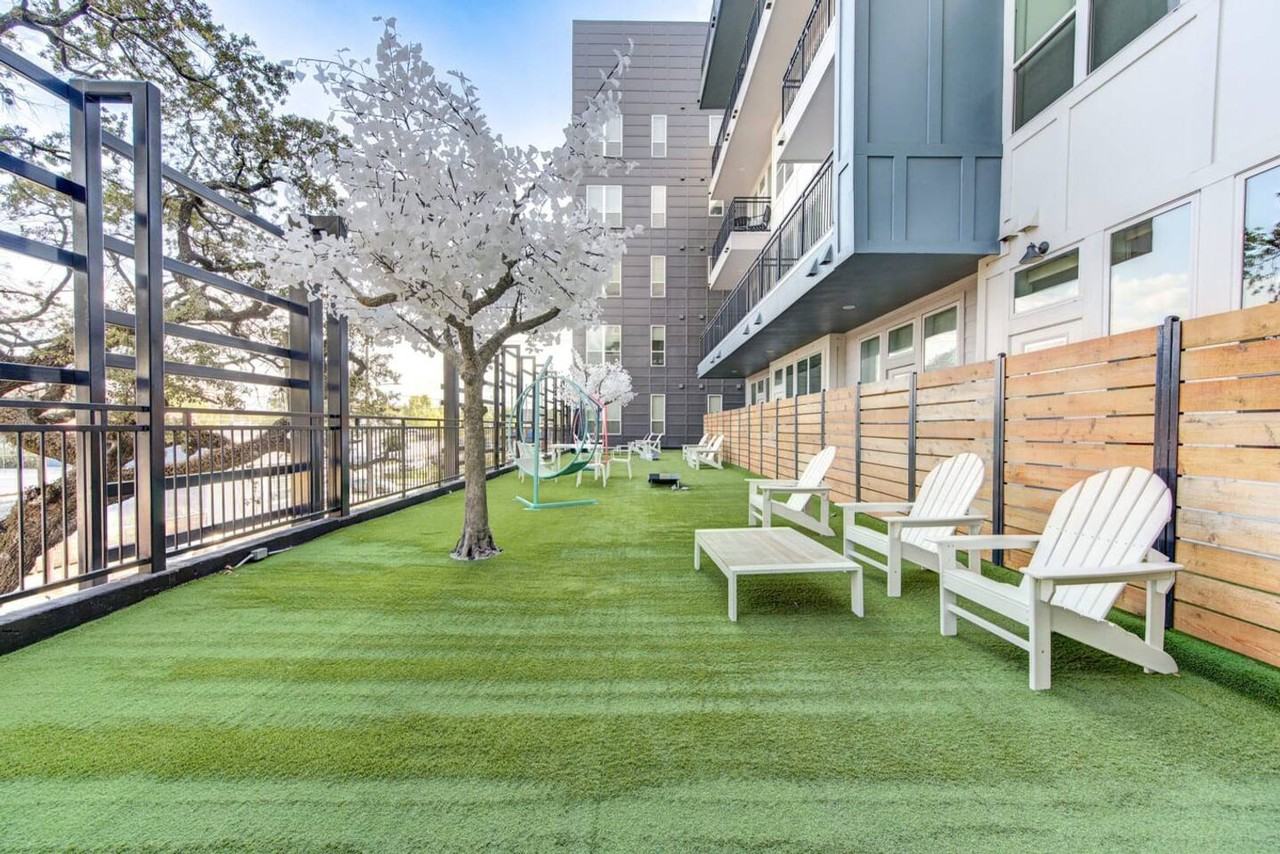 1111 Shepherd Dr #1380759P - Photo 5 of 50