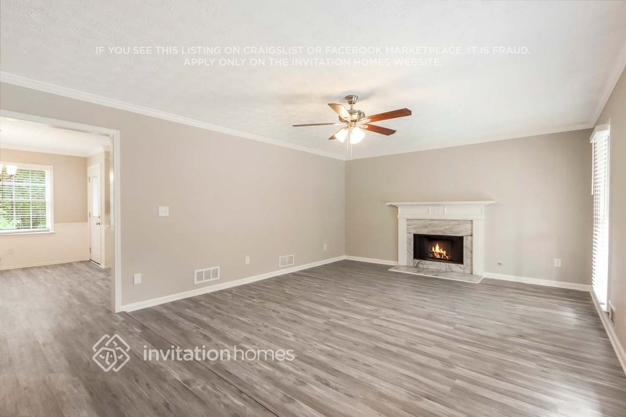 1190 Burning Bush Dr - Photo 2 of 14