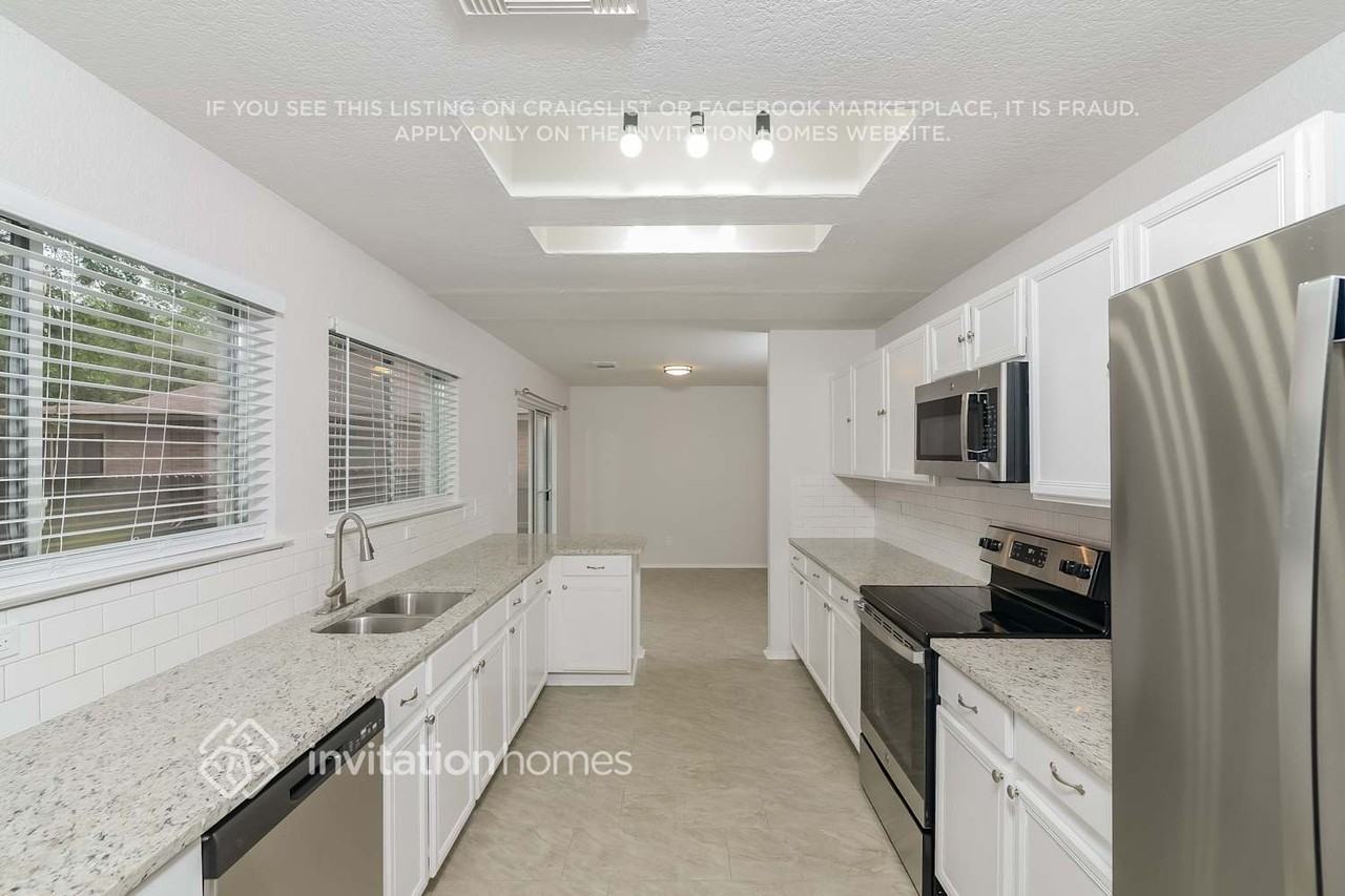 10622 Manor Crk - Photo 4 of 15