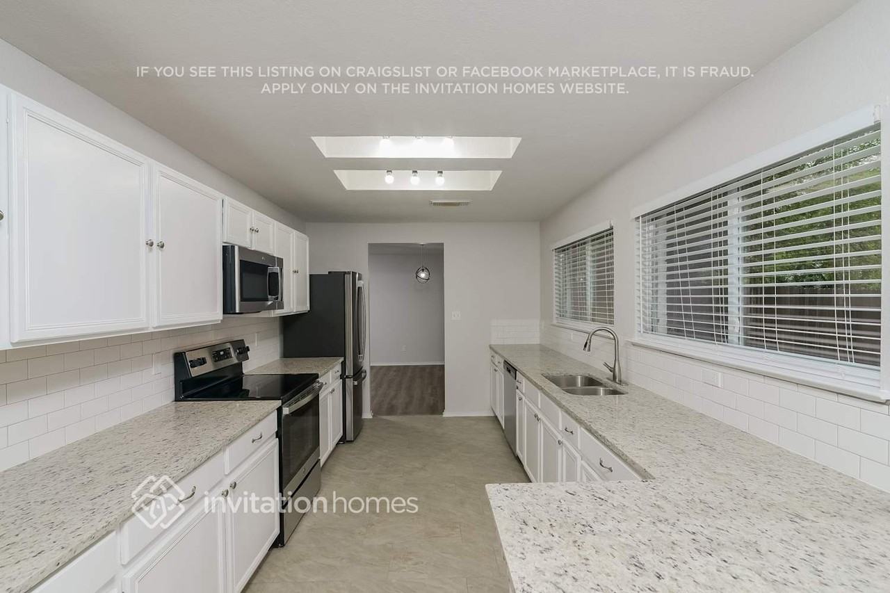 10622 Manor Crk - Photo 5 of 15