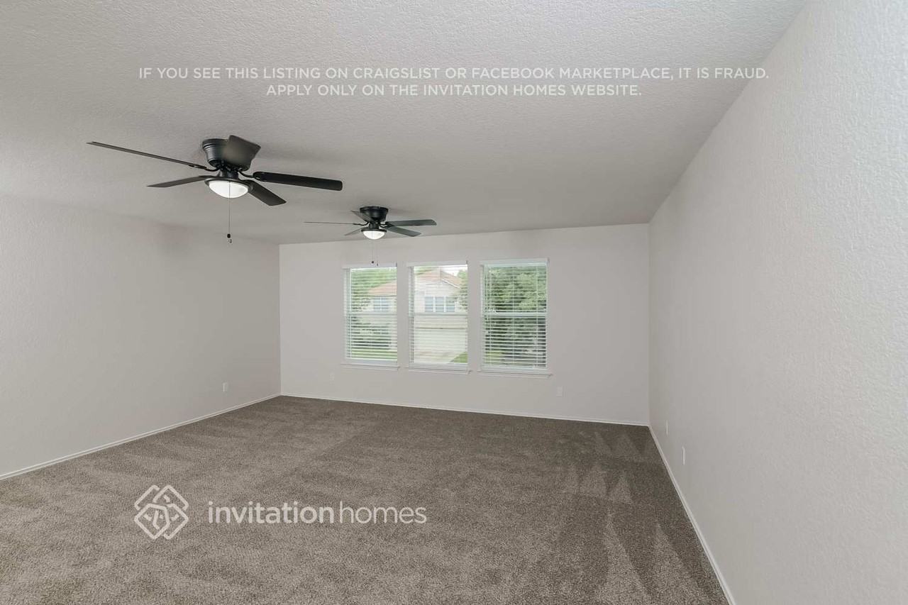 10622 Manor Crk - Photo 7 of 15