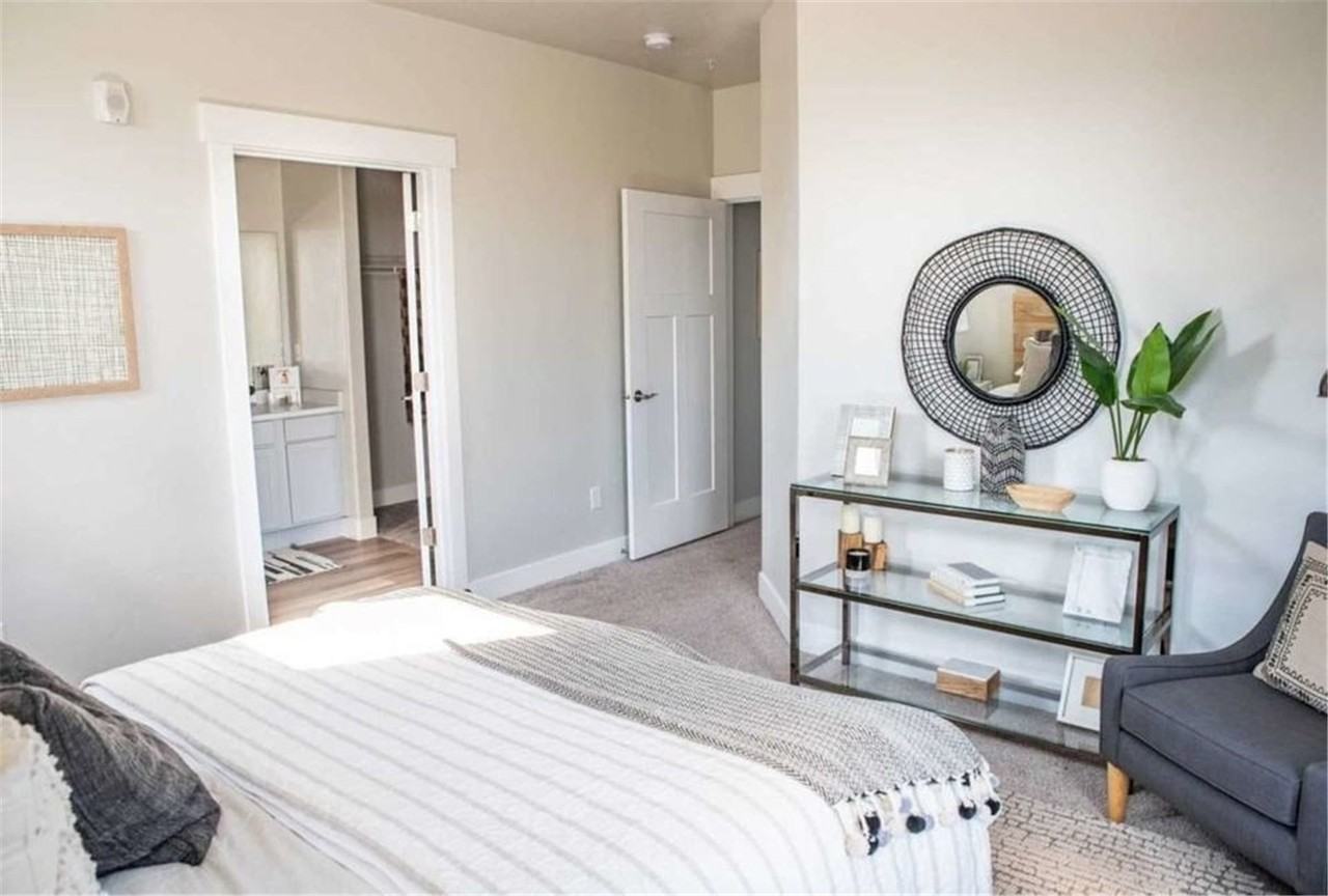 1837 W Eaglewood Dr - Photo 2 of 5