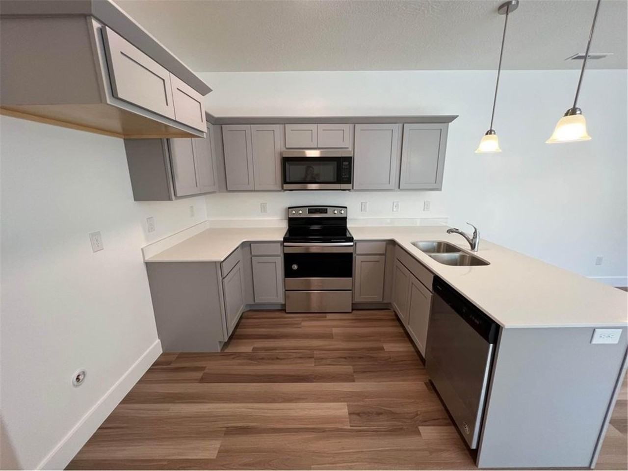 1837 W Eaglewood Dr - Photo 3 of 5