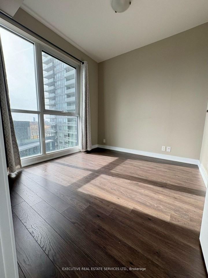 10 Park Lawn Road #904 - Photo 6 of 9