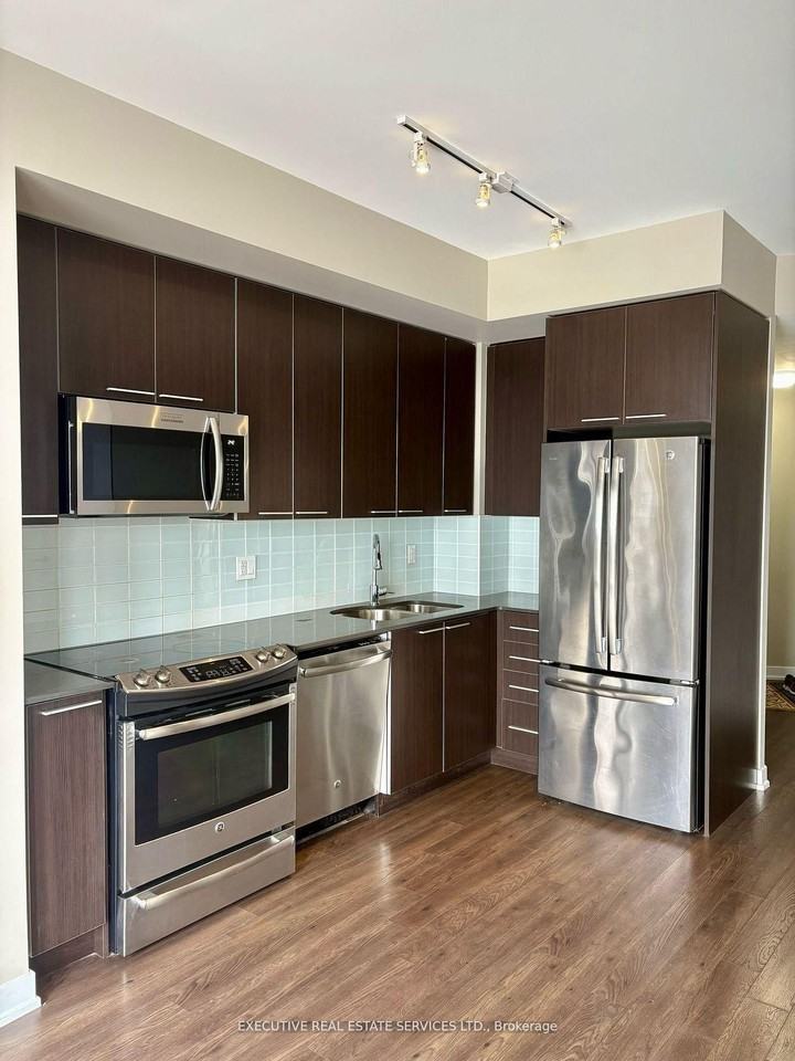 10 Park Lawn Road #904 - Photo 2 of 9