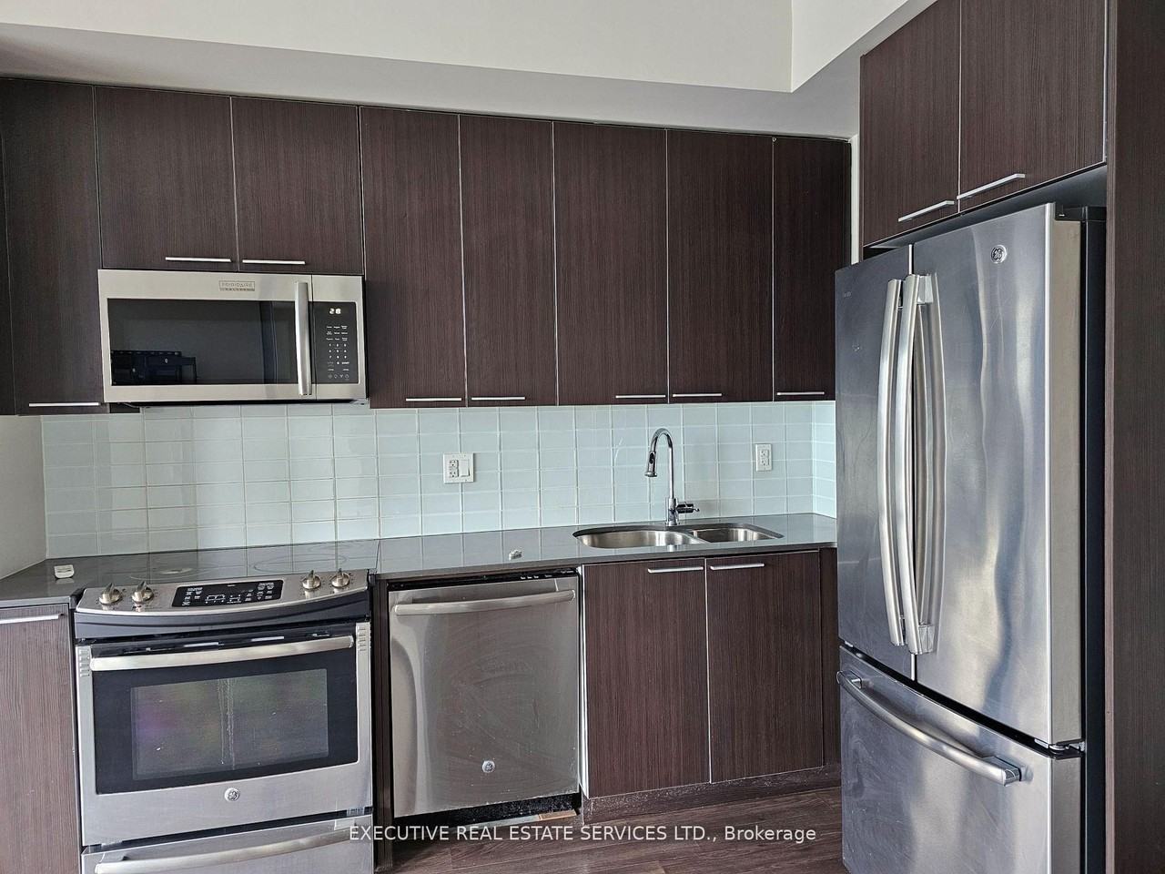 10 Park Lawn Road #904 - Photo 4 of 9