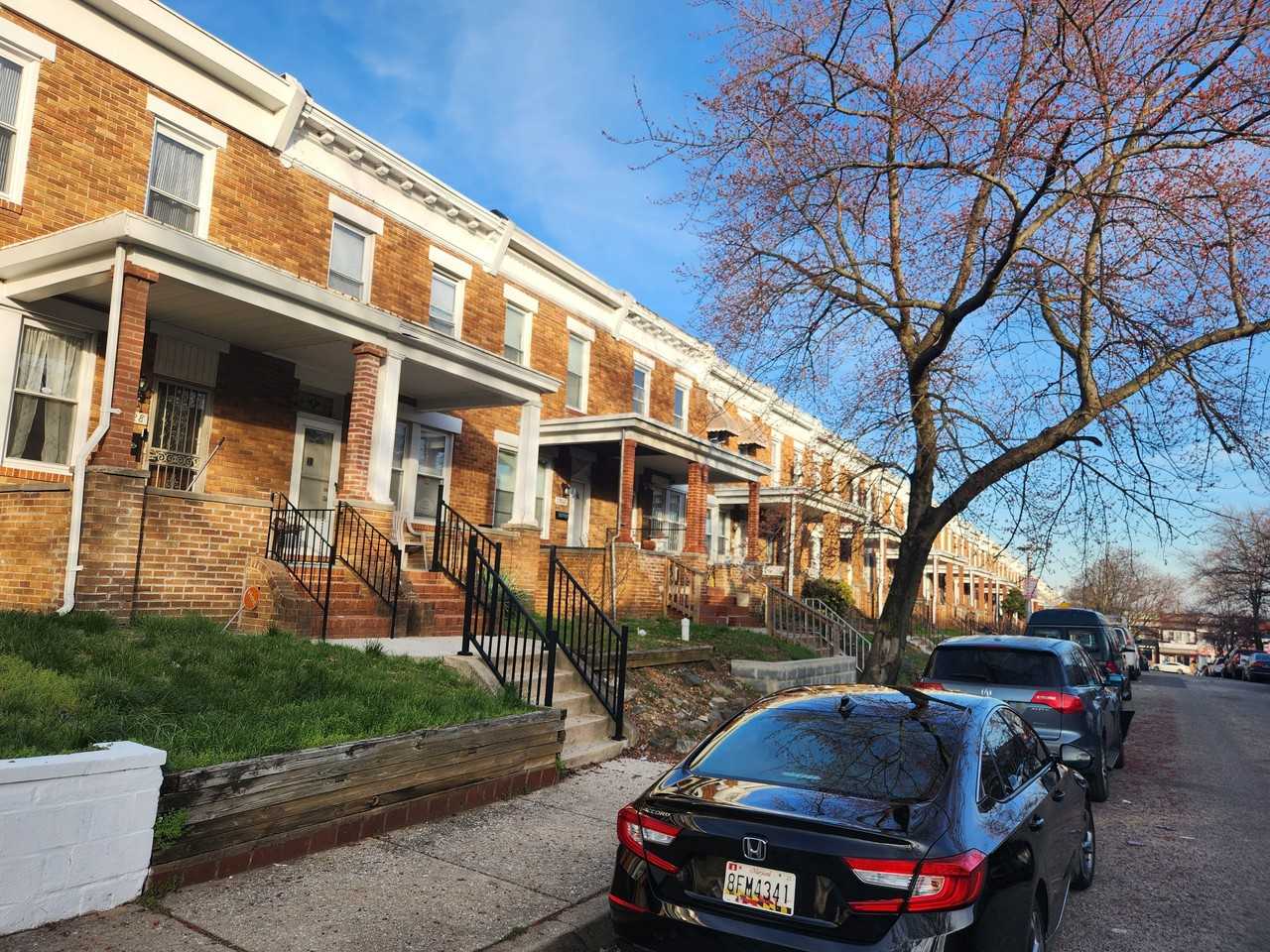 2826 Mayfield Avenue - Photo 3 of 18