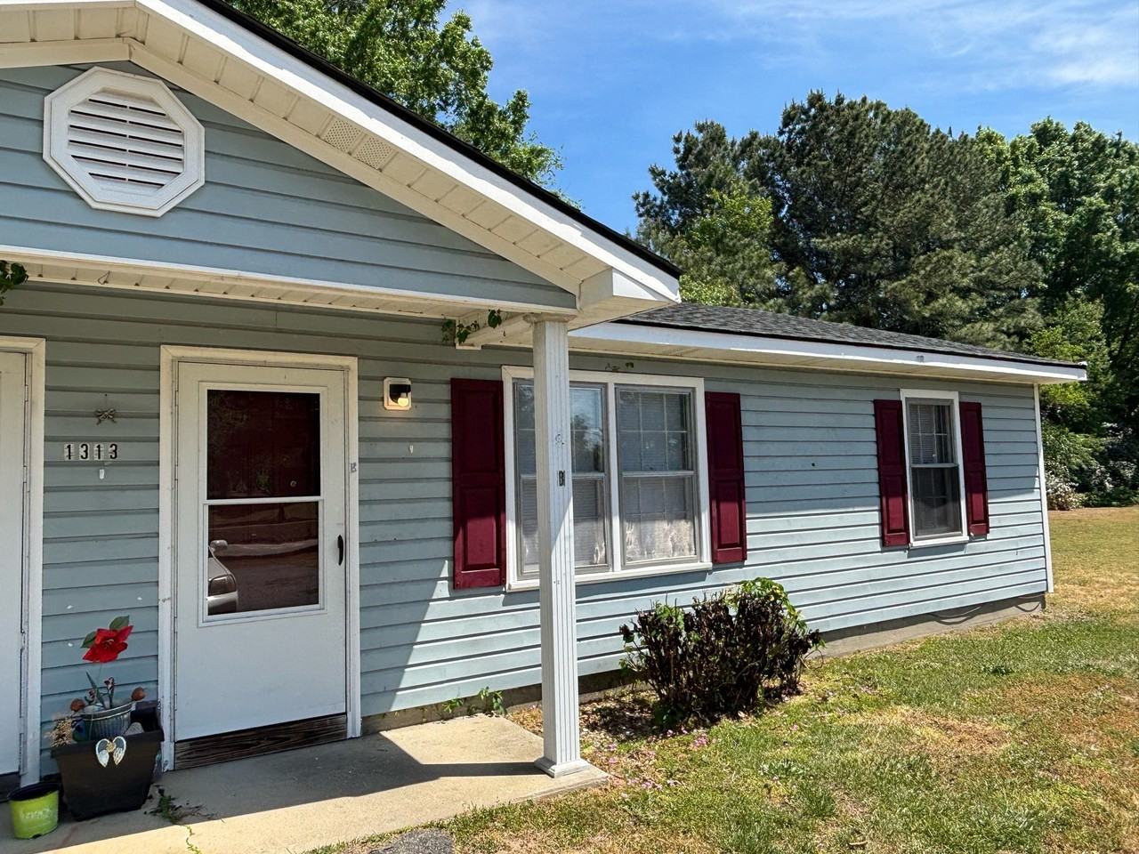 1313 Ireland Dr #B - Photo 3 of 16