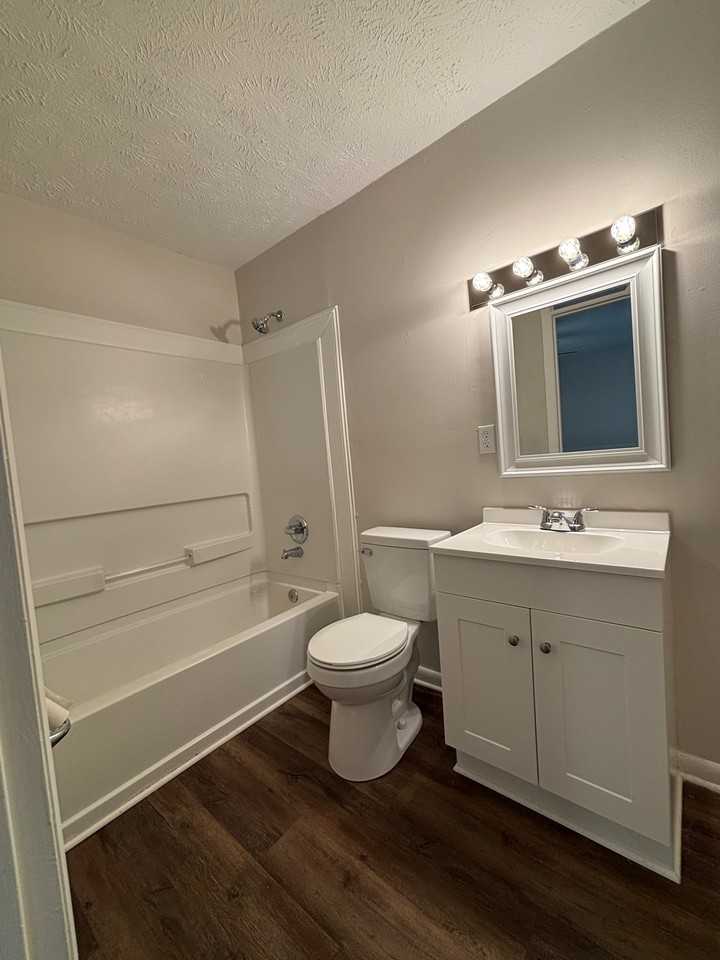 1313 Ireland Dr #B - Photo 5 of 16