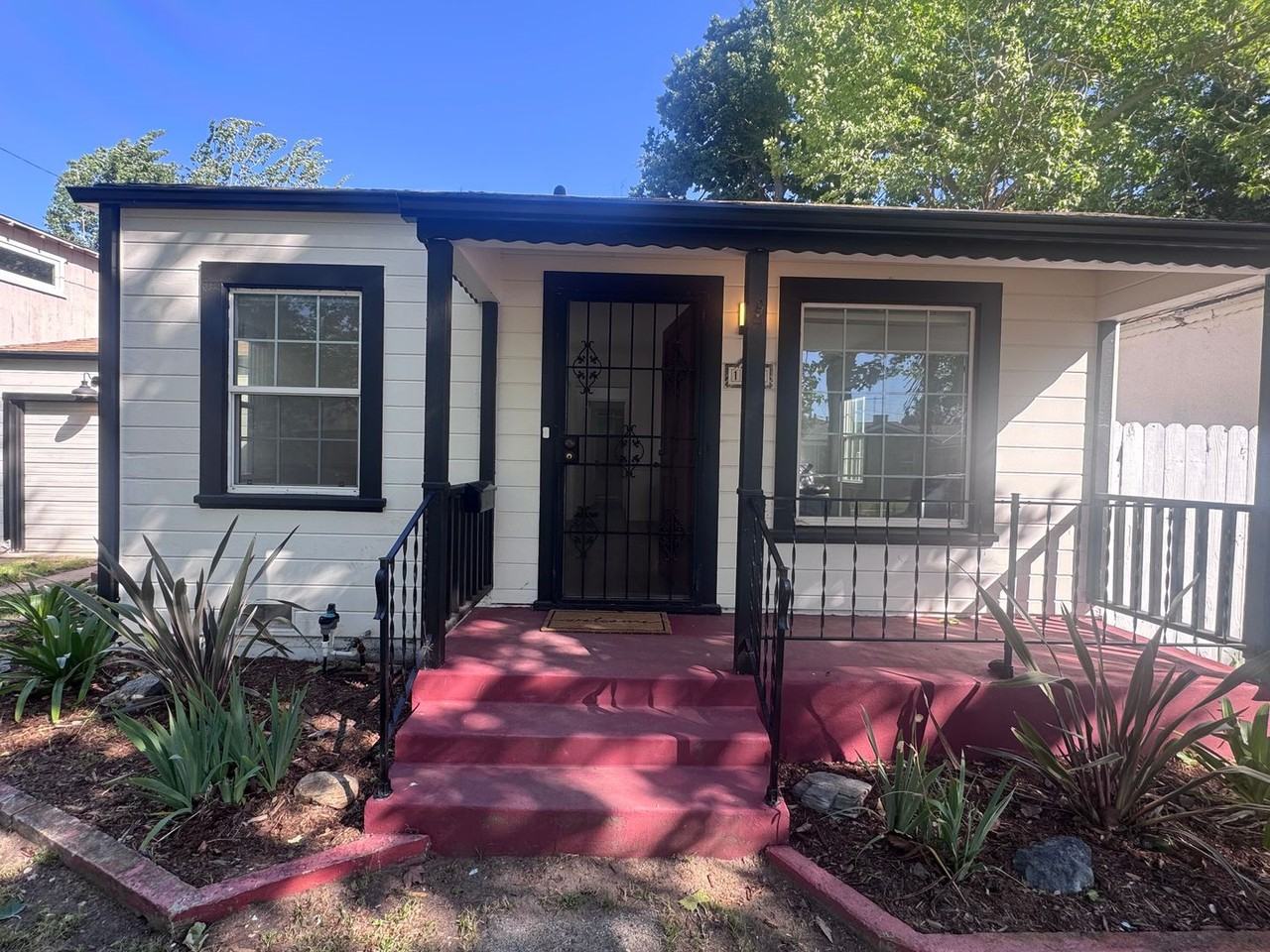 1559 Virginia Ave - Photo 2 of 20