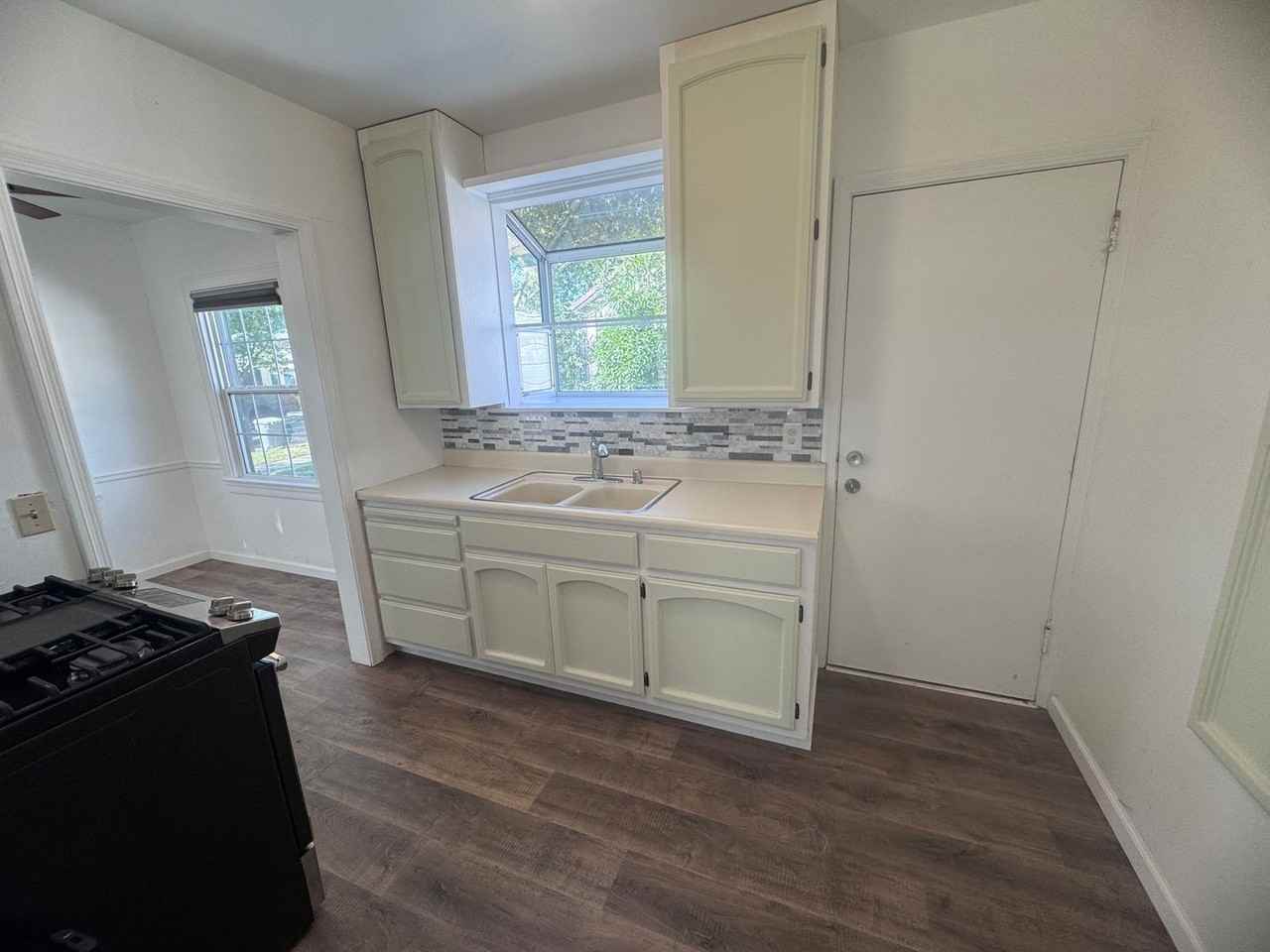 1559 Virginia Ave - Photo 7 of 20