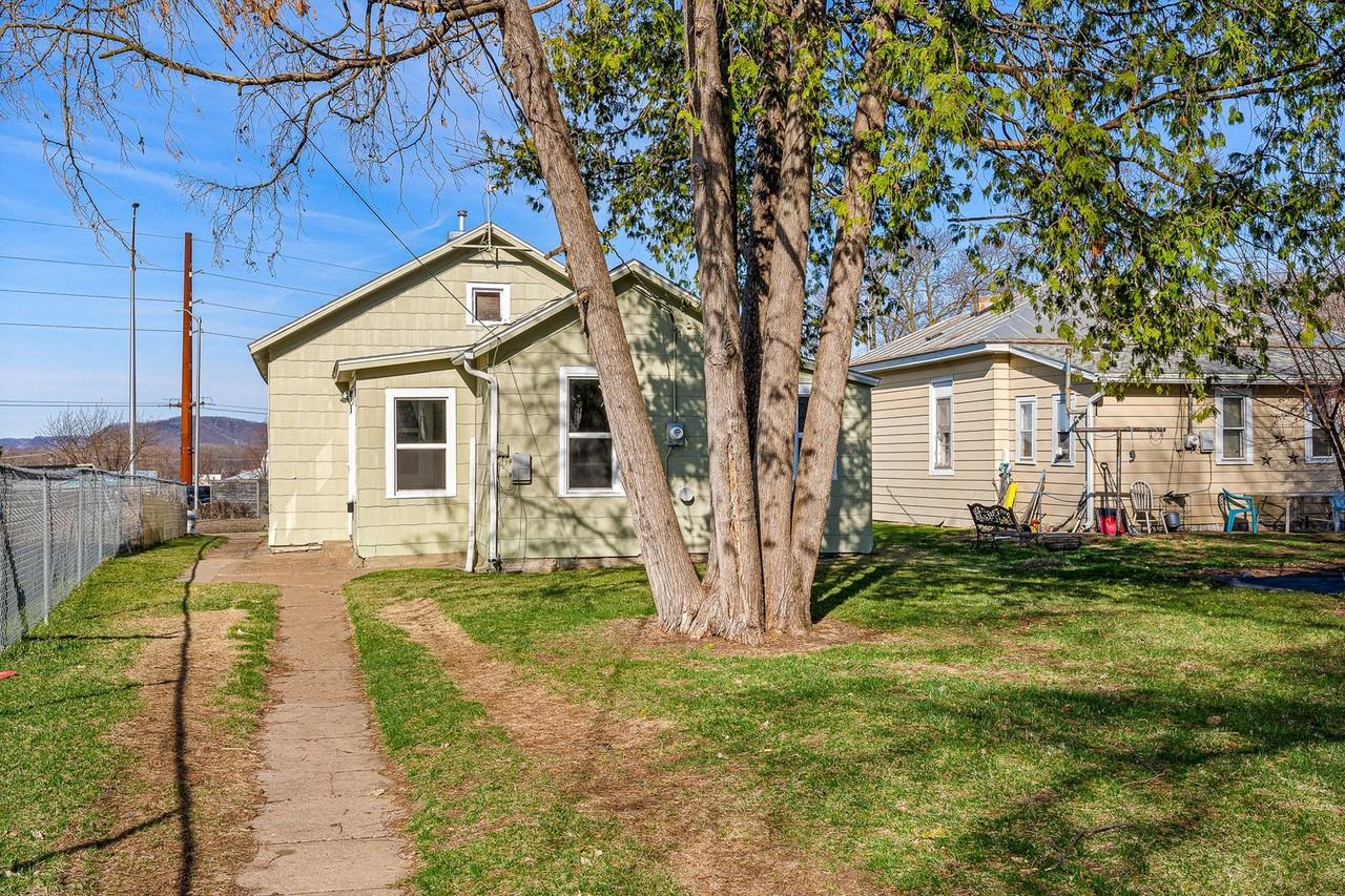 1407 4th St S - Photo 2 of 21