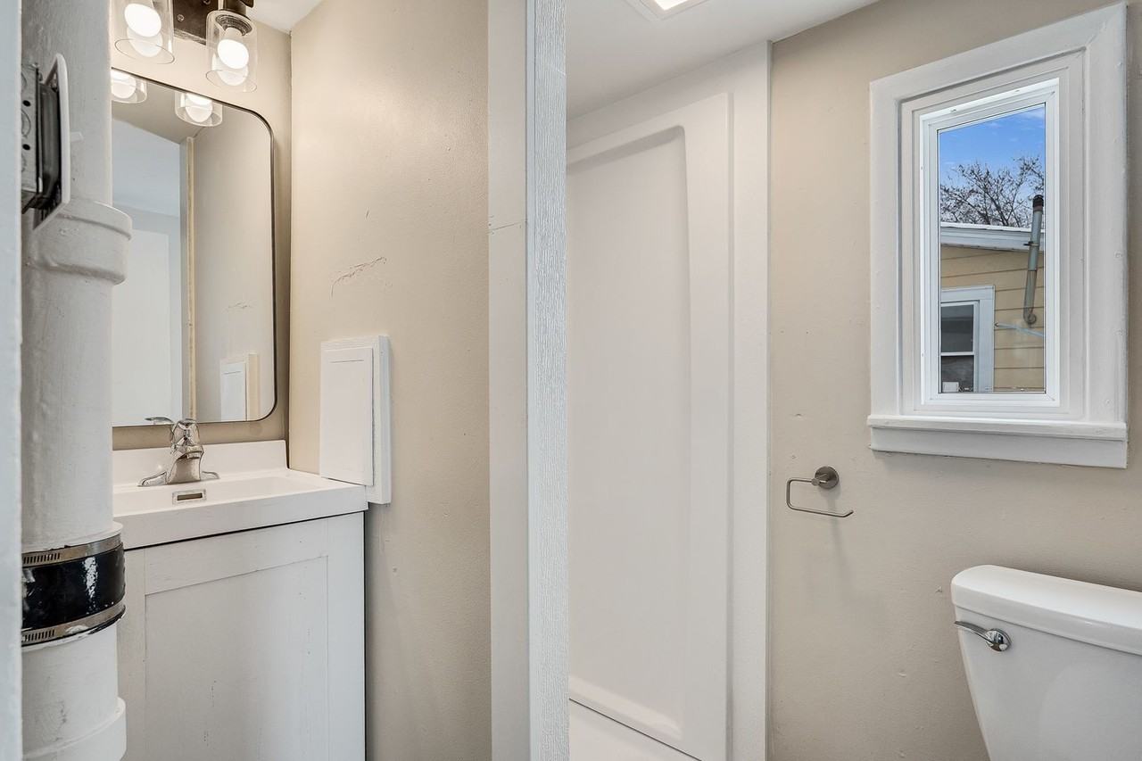 1407 4th St S - Photo 4 of 21