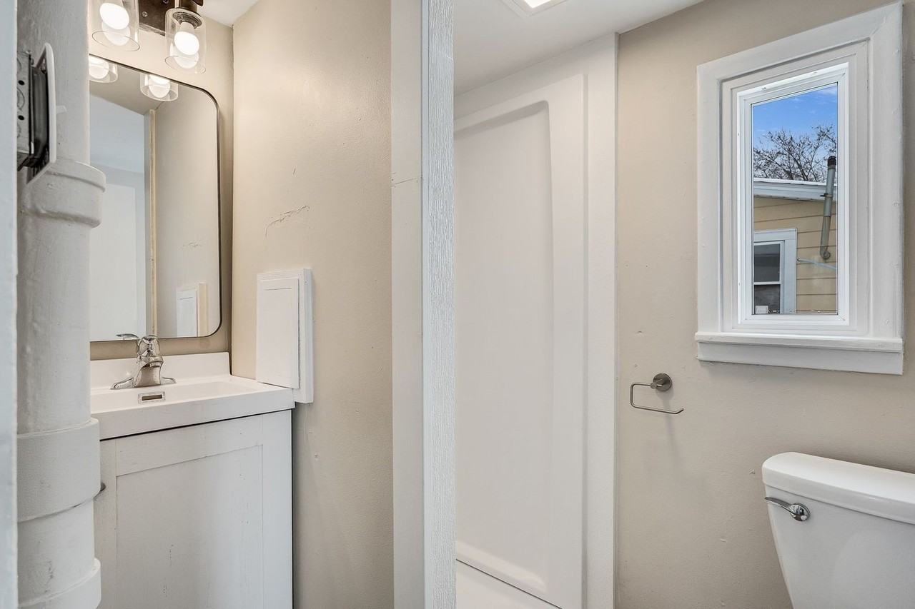 1407 4th St S - Photo 6 of 21