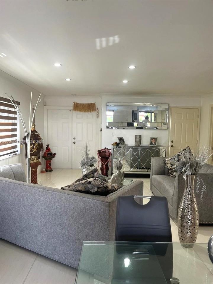 14033 Southwest 166th Street - Photo 7 of 35