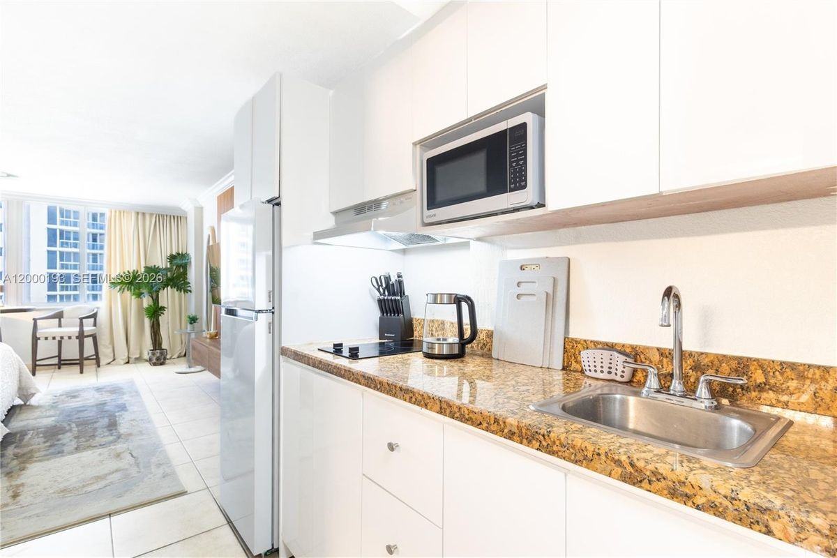 19201 Collins Ave - Photo 3 of 3