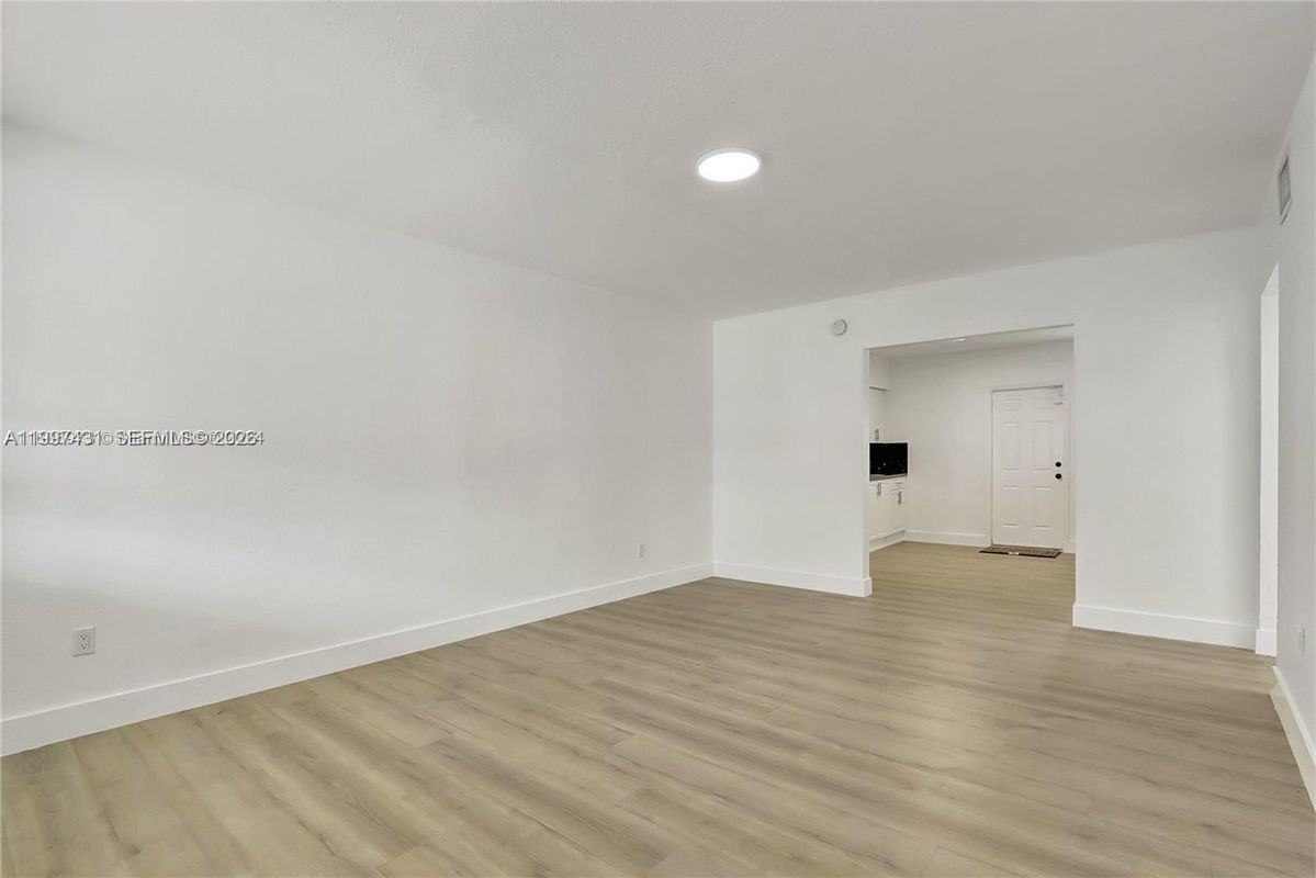 1340 Nw 102nd St - Photo 2 of 3