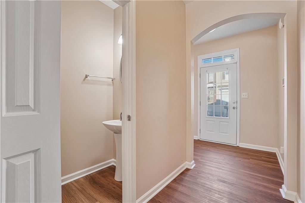 1938 Dilcrest Dr - Photo 5 of 33