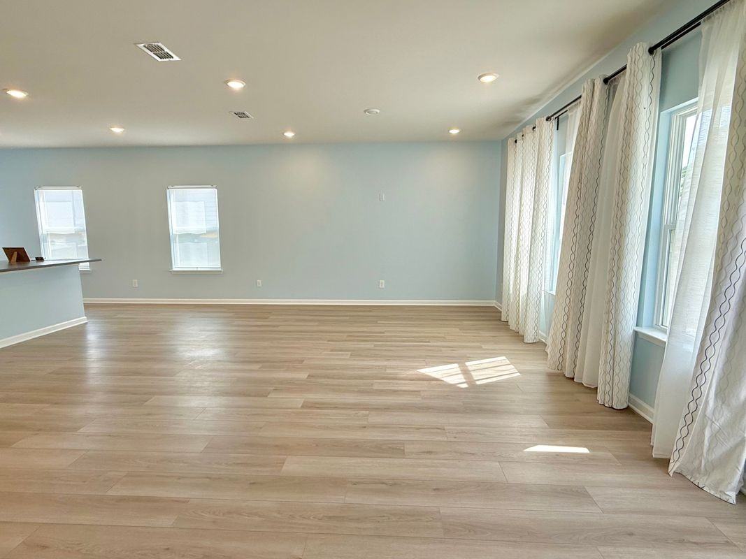 3615 Shore Wood Ave - Photo 4 of 14