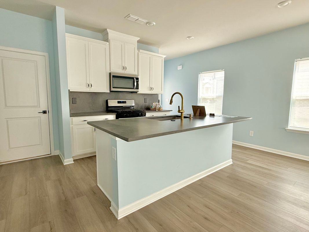 3615 Shore Wood Ave - Photo 5 of 14