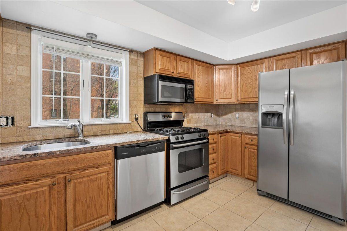 727 Warburton Ave - Photo 2 of 11