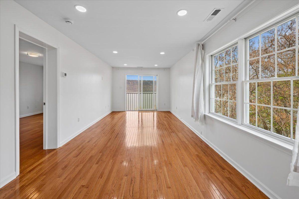 727 Warburton Ave - Photo 3 of 11